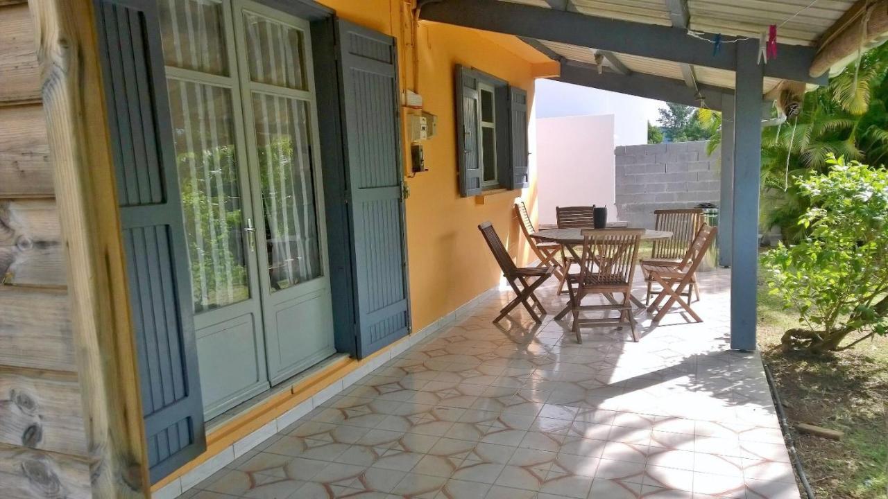 Les Bungalows Du Mont-Auban Sainte-Clotilde Exteriér fotografie