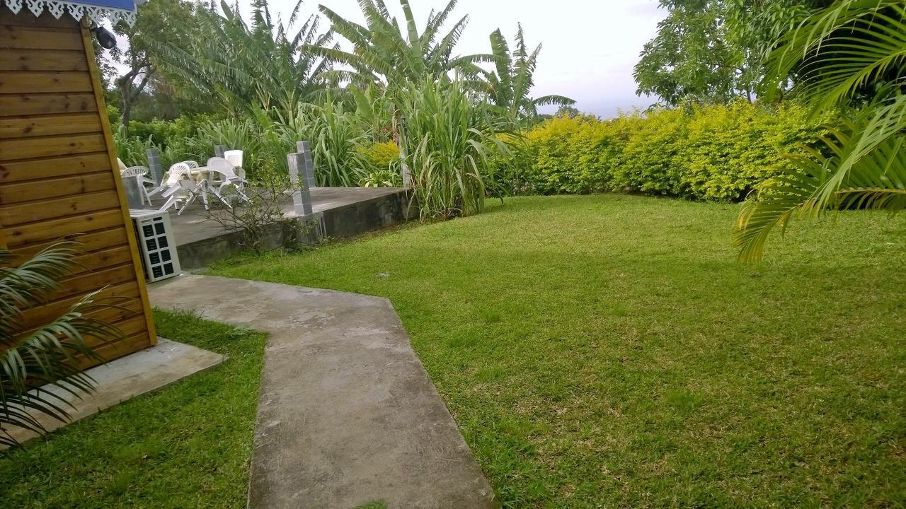 Les Bungalows Du Mont-Auban Sainte-Clotilde Exteriér fotografie